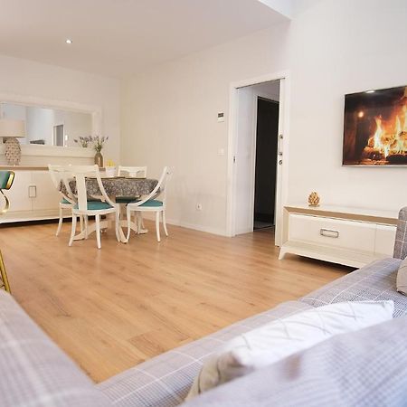 Lujoso Hogar Cerca Del Casco Antiguo De La Ciudad Apartment Valencia Bagian luar foto