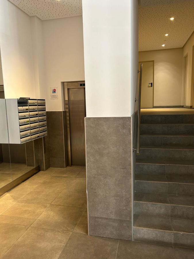Lujoso Hogar Cerca Del Casco Antiguo De La Ciudad Apartment Valencia Bagian luar foto
